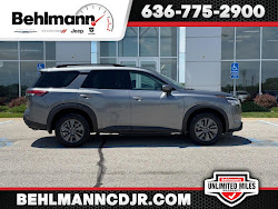 2023 Nissan Pathfinder SV